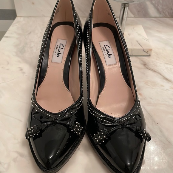 Clarks Narrative Black patent  Stack Heels with black & White bobbles size 51/2 - Picture 2 of 9